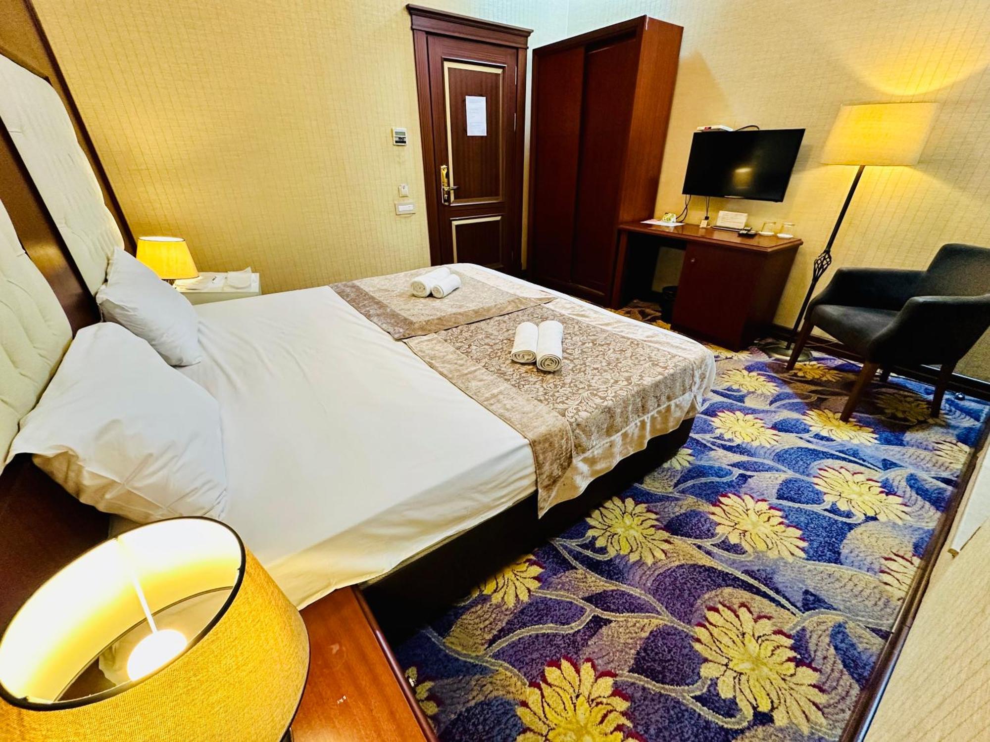 Clover Hotel Baku Formula 1 View Exterior photo