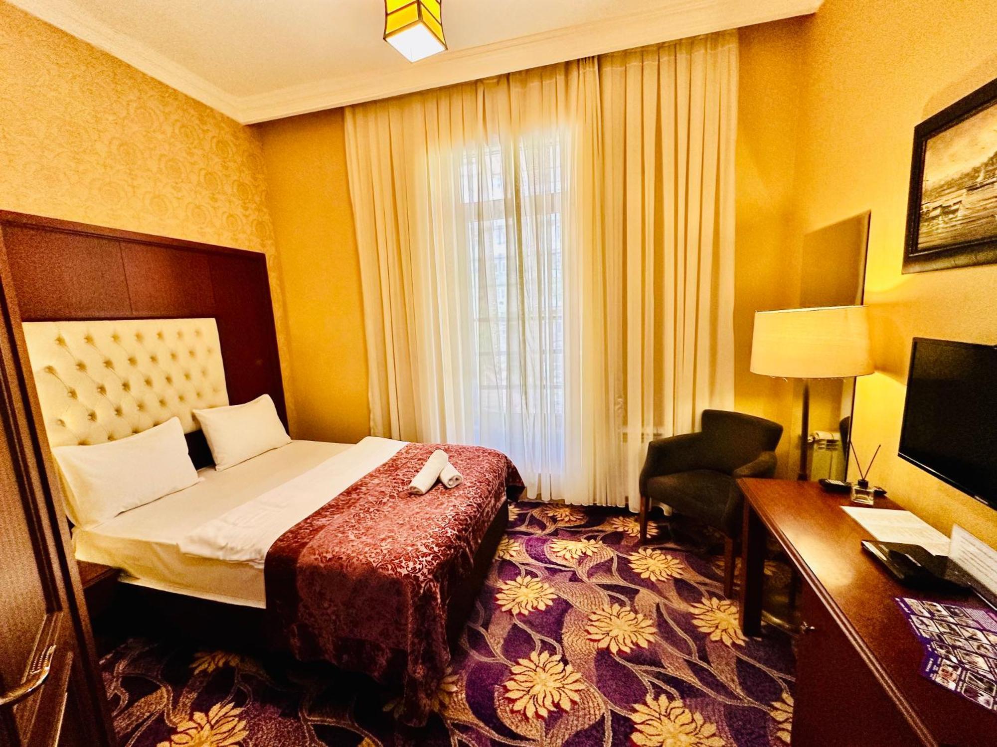 Clover Hotel Baku Formula 1 View Exterior photo